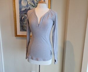 Lululemon Athletica Heather Gray Long Sleeve Tee